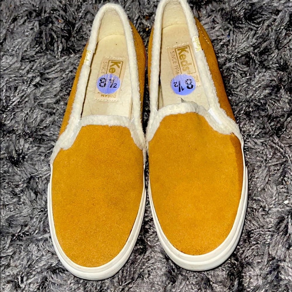 BEIGE KEDS
